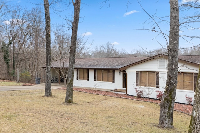 view of front of home with a front yard