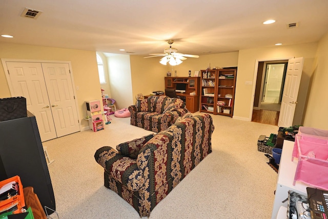 carpeted living room featuring ceiling fan