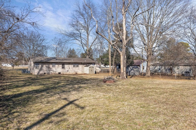 view of yard with a storage unit