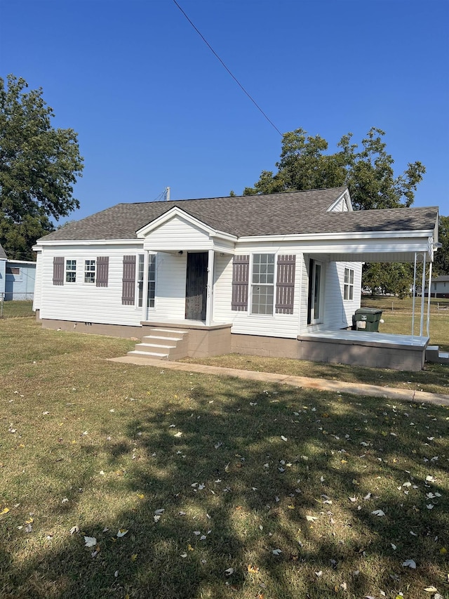 view of front of house featuring covered porch and a front lawn