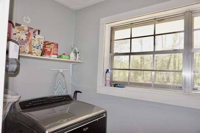 laundry area with washer / clothes dryer