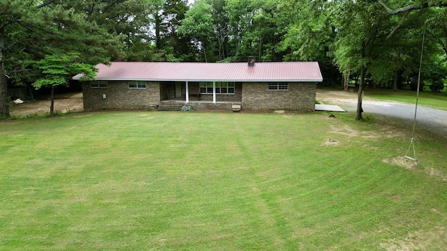 single story home featuring a front yard