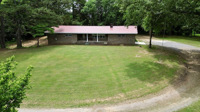 ranch-style house featuring a front yard