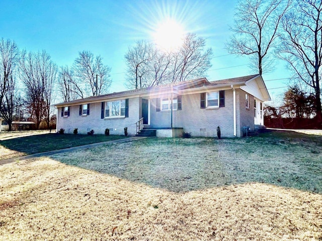 single story home with crawl space, a front yard, and brick siding