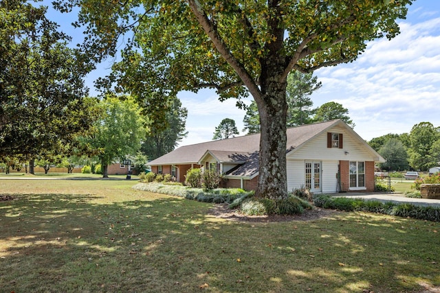 view of front of home with a front lawn