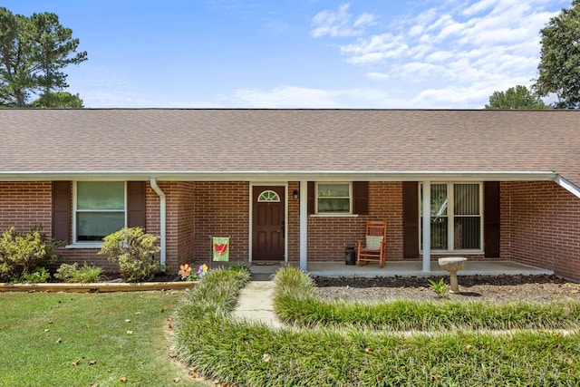 single story home with covered porch