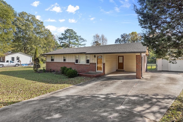 ranch-style home featuring a carport and a front lawn