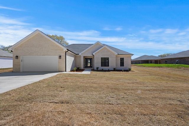 view of front of property featuring a front yard and a garage