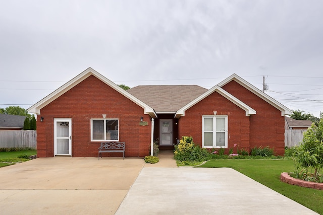 ranch-style home with a front yard