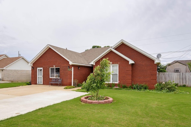 view of front of house with a front lawn