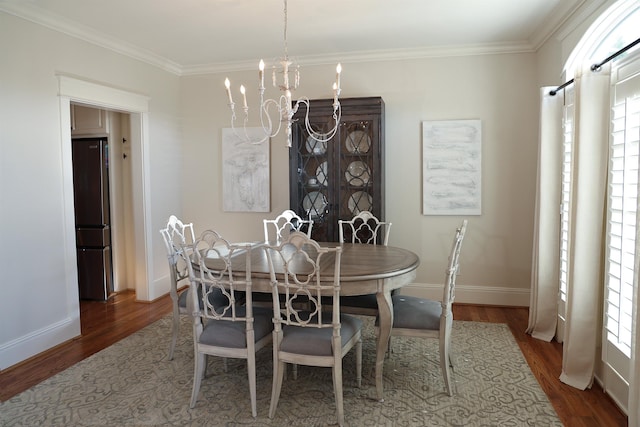 dining space featuring crown molding, a chandelier, and dark hardwood / wood-style floors