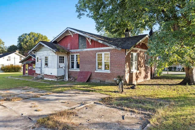 view of side of home featuring a yard