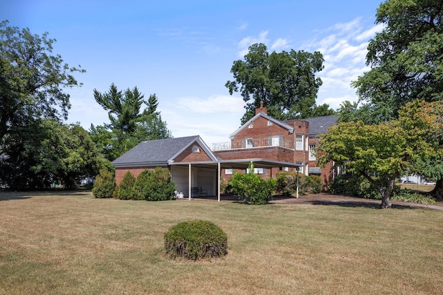 view of front of property with a front lawn