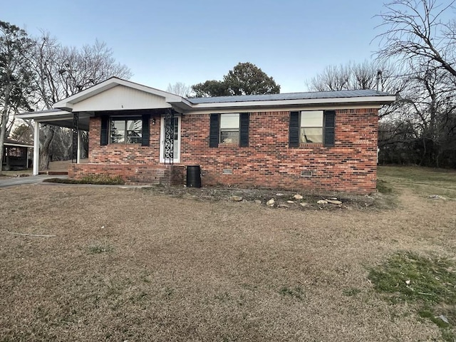 single story home featuring a front yard