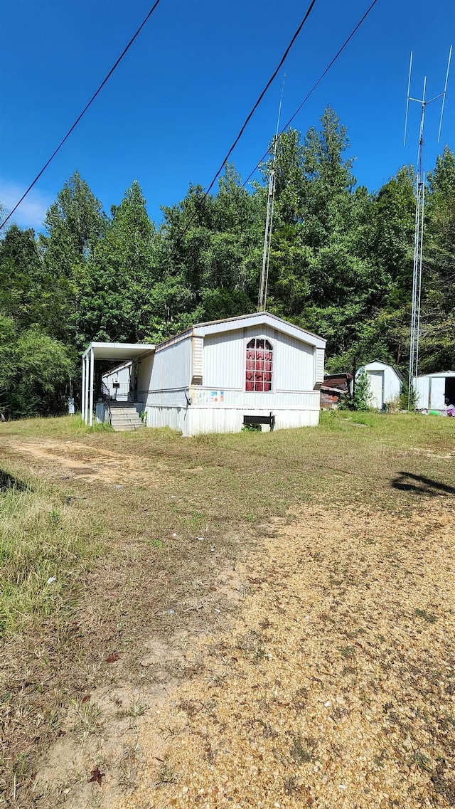 view of yard featuring a carport