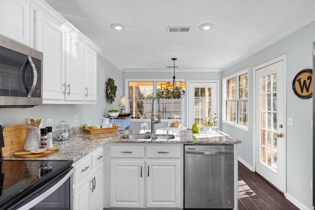 kitchen featuring sink, crown molding, dark wood-type flooring, appliances with stainless steel finishes, and white cabinetry