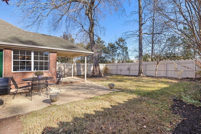 view of yard with a patio