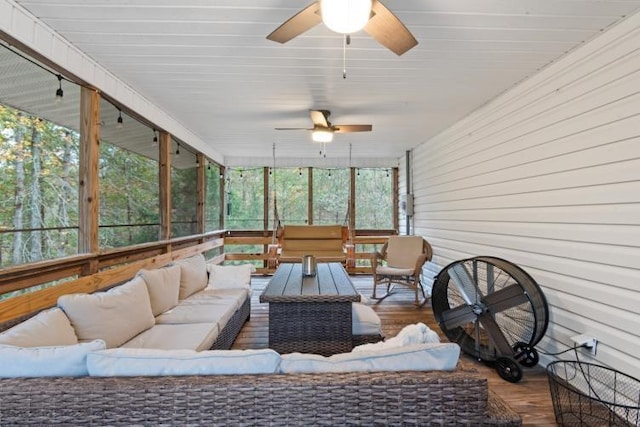 sunroom with ceiling fan