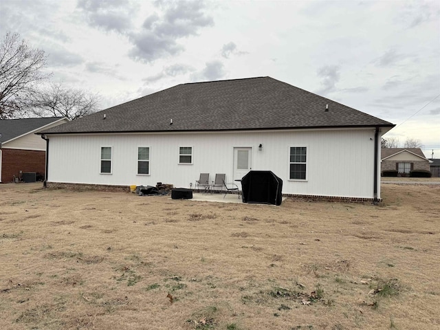 rear view of house featuring a patio, cooling unit, and a yard