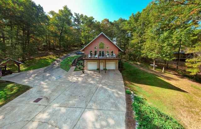 view of front facade featuring a front yard and a garage