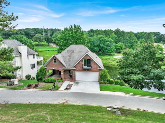 view of front facade featuring a garage and a front lawn