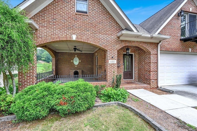property entrance with ceiling fan