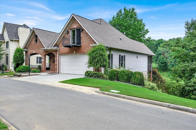 view of front facade with a garage and a front lawn