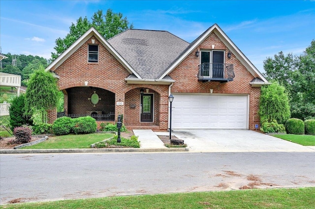 view of front facade featuring a garage