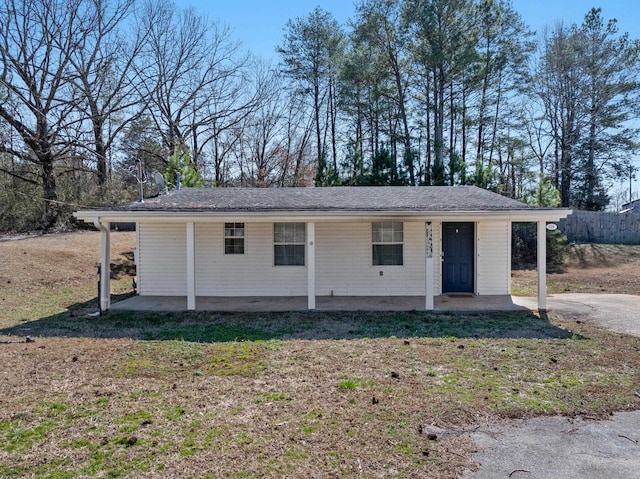 view of front of house with covered porch and a front yard