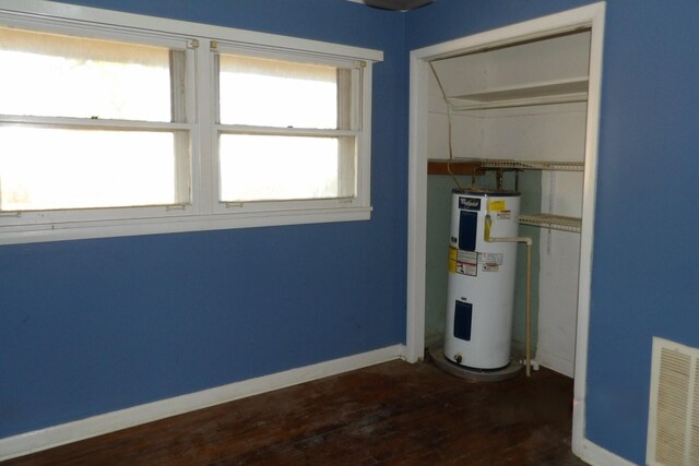 living room featuring crown molding