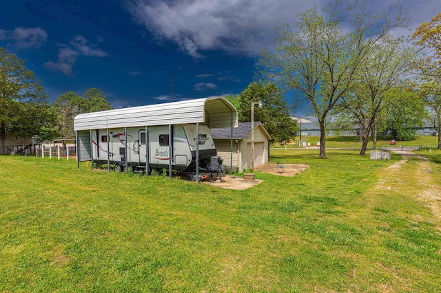 view of outdoor structure featuring an outbuilding