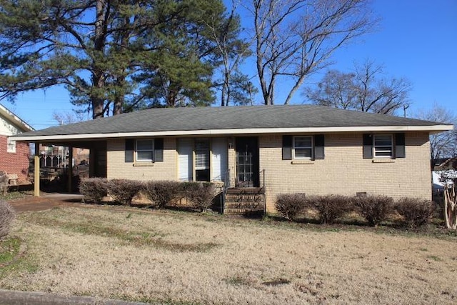 view of front of home featuring a carport and a front lawn