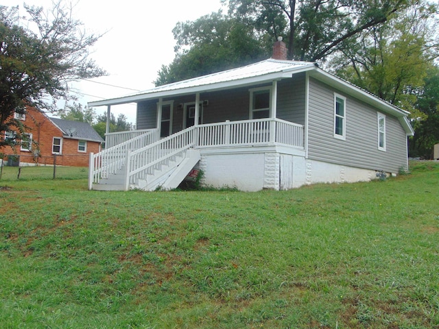 view of front of house with a porch and a front lawn