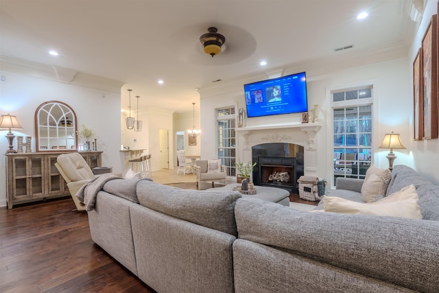 living room featuring hardwood / wood-style floors, ceiling fan, and ornamental molding