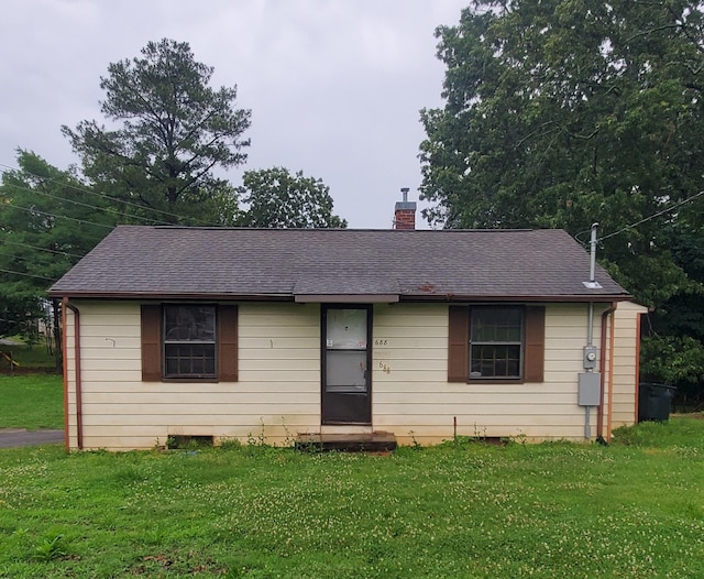 view of front of home with a front yard