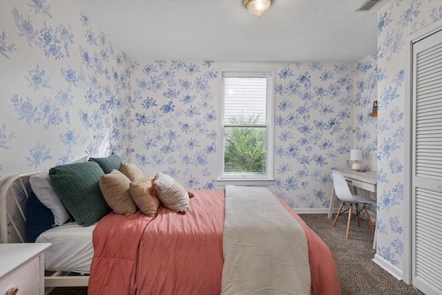 bedroom featuring carpet and a textured ceiling