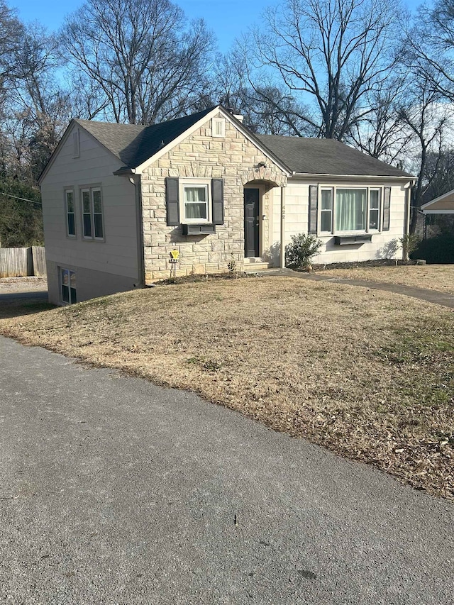 ranch-style house with a front yard