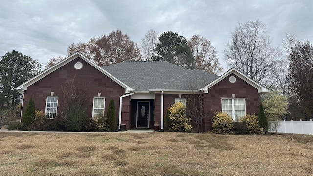 single story home featuring a front lawn