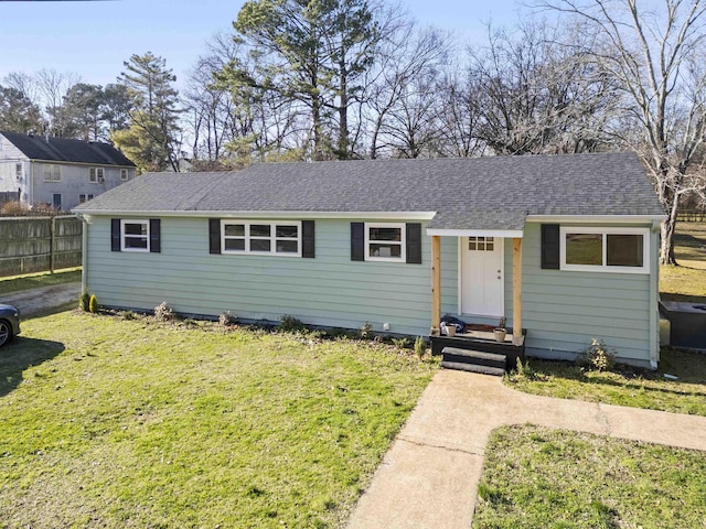 view of front facade featuring a front yard