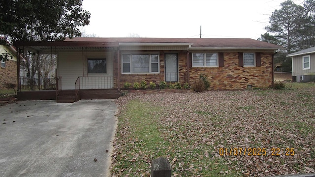 view of front facade featuring covered porch and central AC unit