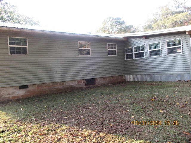 view of side of home featuring a lawn