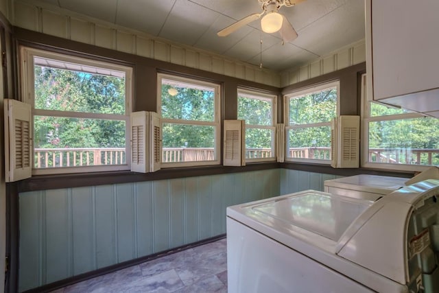 laundry room featuring washer and dryer and ceiling fan