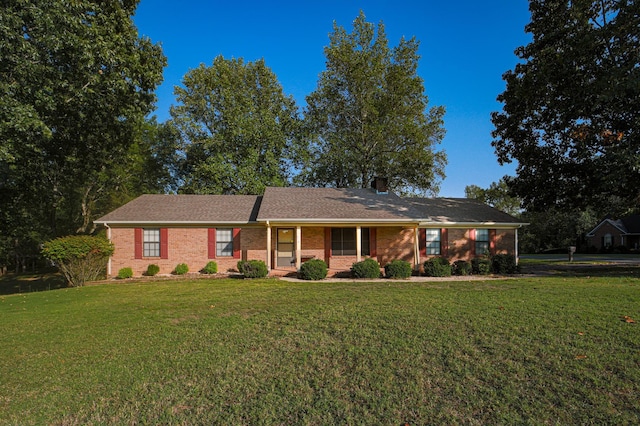 ranch-style house featuring a front lawn