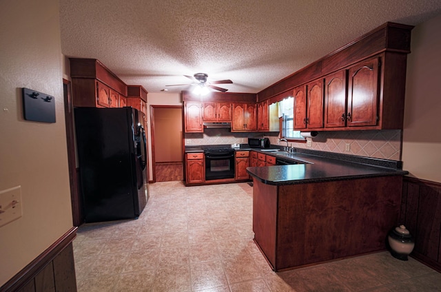 kitchen featuring ceiling fan, sink, kitchen peninsula, a textured ceiling, and black appliances