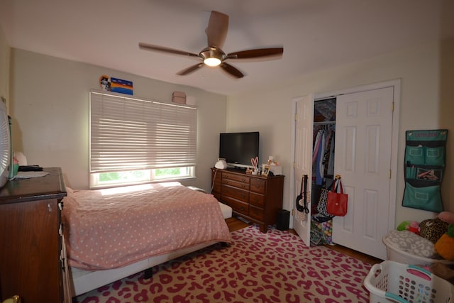 bedroom featuring hardwood / wood-style flooring, ceiling fan, and a closet