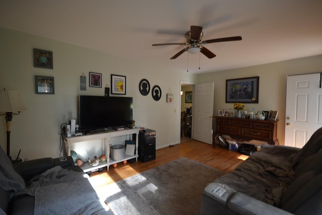 living room featuring hardwood / wood-style floors and ceiling fan