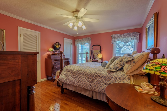 bedroom with light wood-type flooring, crown molding, a textured ceiling, and ceiling fan