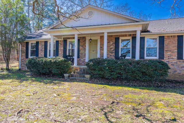 view of front of house with covered porch and a front yard