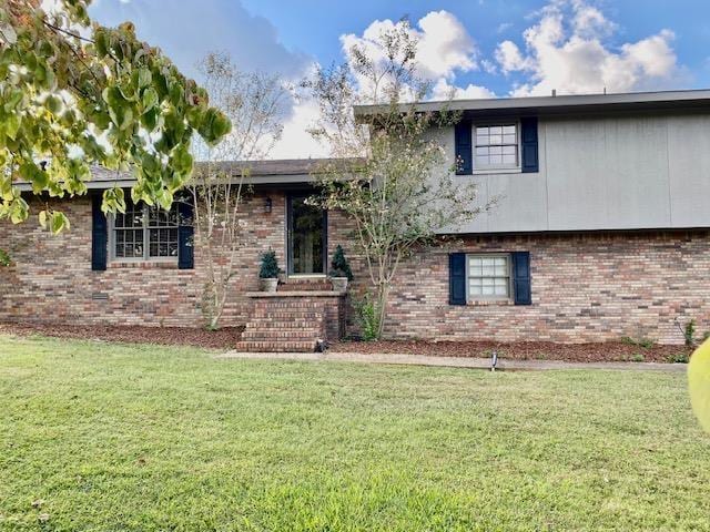 split level home featuring a front lawn