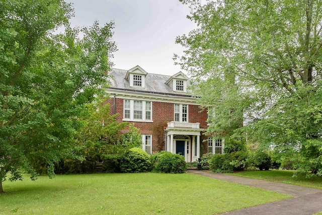 colonial inspired home with a front yard